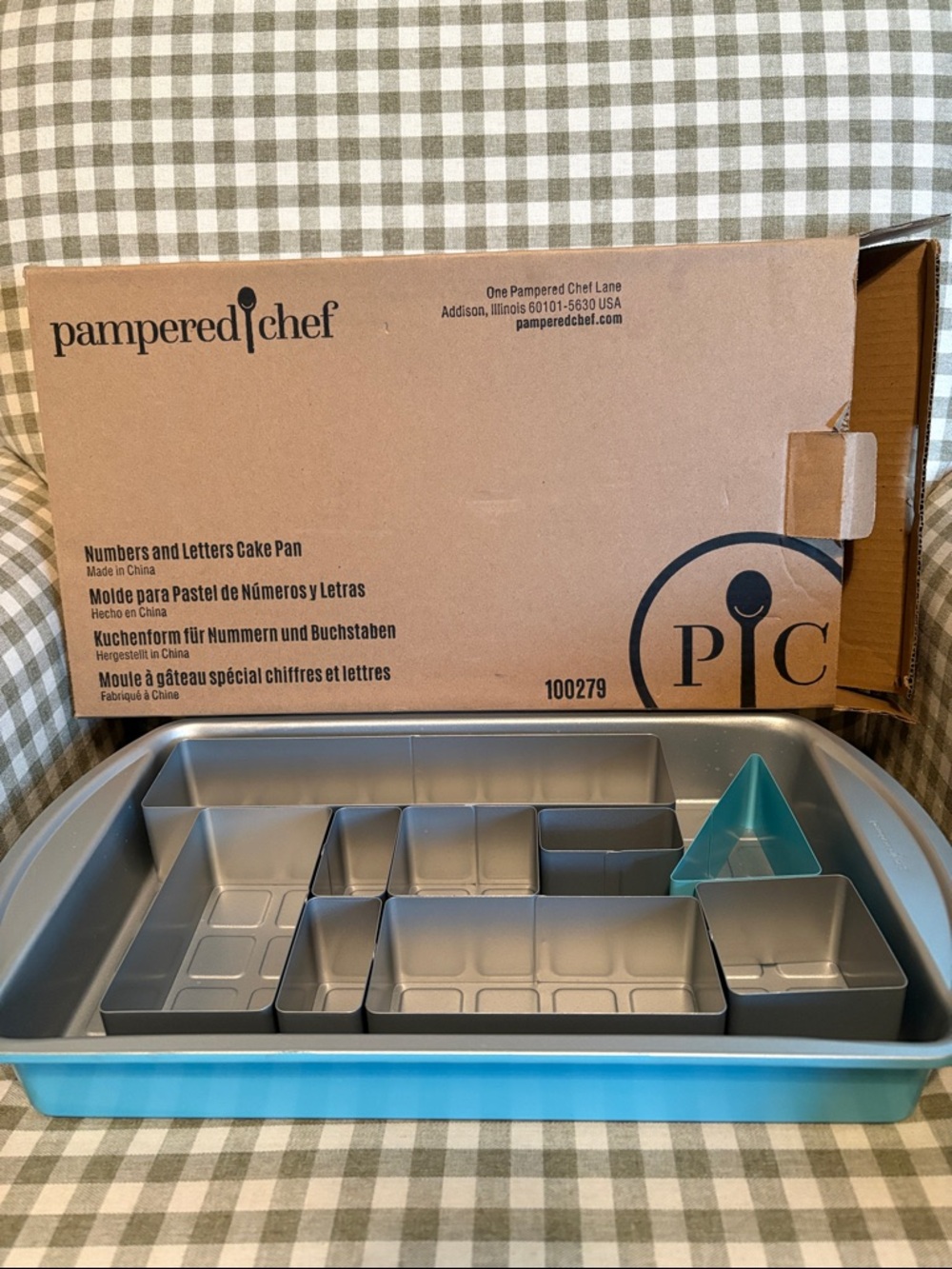 Pampered Chef Number & Letter Cake Pan Set in Teal and Silver
